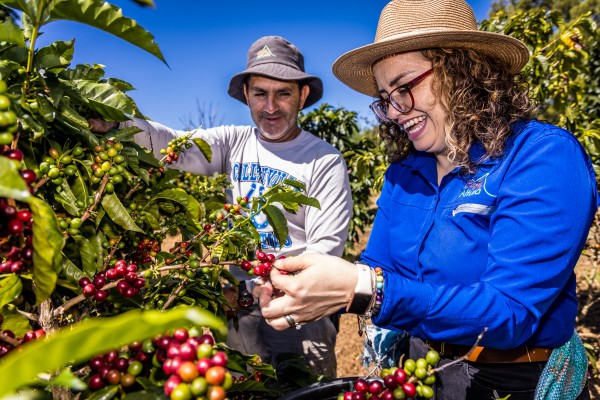 Rosa Maria Alutriste Hernández talking with loan officer for Finlabor Eunice Ismerai Piña Alfonso.