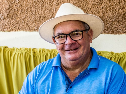 Money changing hands in an Indian shop.
